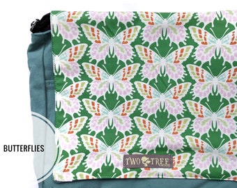 Bolso bandolera con estampado de mariposas: verde menta, ideal para tabletas, portátiles y pañales.