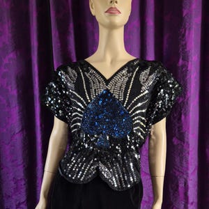 Top a farfalla glamour anni &#39;80 con paillettes e picche