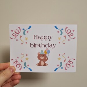 Carte de joyeux anniversaire ; Carte d'anniversaire ours en peluche ; Carte d'anniversaire avec ours en peluche, confettis colorés et ballons, téléchargement immédiat ;