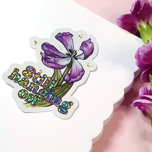 Tulpanklistermärke - glansigt glitter holo die cut vinylklistermärke - akvarellmålning - spoonie-gåva till välgörenhet