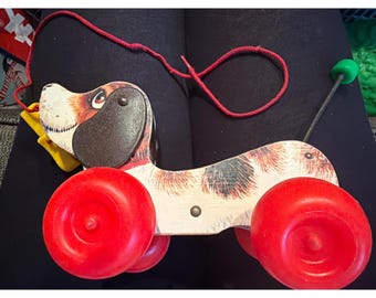 Vintage Fisher Price Little Snoopy Wooden Pull Toy Dog Red Wheels 693