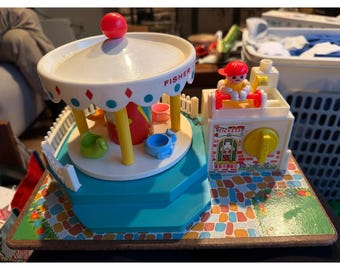 Vintage 1972 Fischer-Preis Merry Go Round Musikspielzeug 918 Little People Karussell