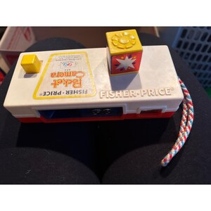 Vintage 1974 Fisher Price Pocket Camera 464 Trip to the Zoo Toy Flash Cube