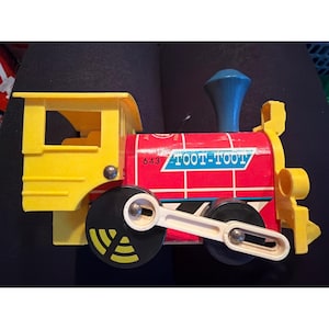 Vintage 1973 Fisher Price Toot-Toot Train 643 Wood Plastic Pull Toy USA Made
