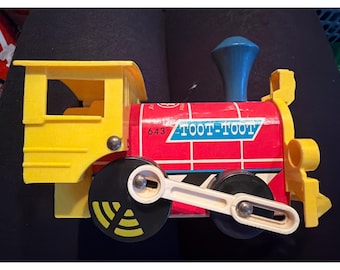 Vintage 1973 Fisher Price Toot-Toot Train 643 Wood Plastic Pull Toy USA Made