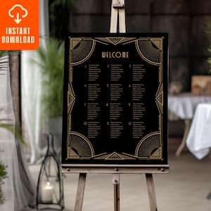 Pode incluir: Uma placa de boas-vindas preta com design art déco dourado, exibida em um cavalete de madeira. A placa apresenta a palavra "WELCOME" no topo e uma lista de nomes abaixo. Um ícone laranja de "DOWNLOAD INSTANTÂNEO" está no canto superior esquerdo.