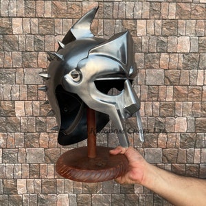 Casco de gladiador Maximus Casco de Russell Crowe para cosplay Armadura de gladiador con soporte de exhibición gratuito
