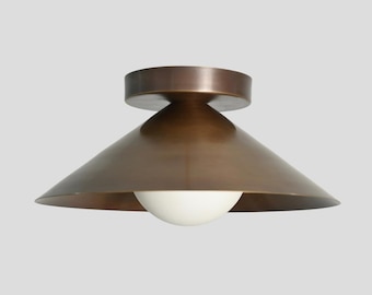 Handgemaakte antiek messing verzonken plafondlamp: moderne glazen bol uit het midden van de eeuw