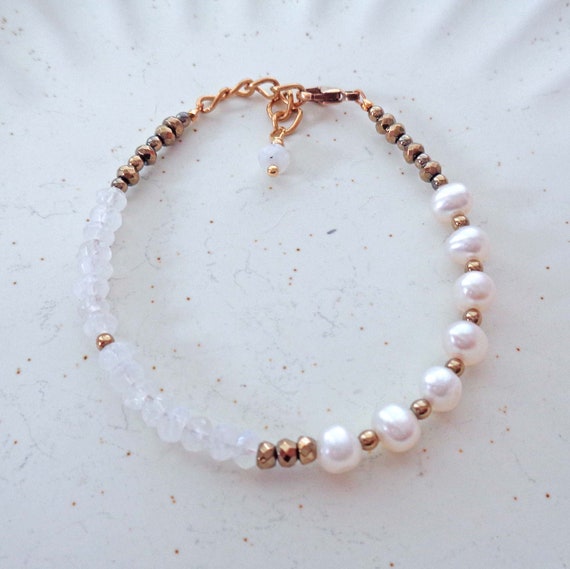 June Birthstone Bracelet / Moonstone and Pearls Bracelet / Gold or Silver Moonstone Pearl Jewelry / June Birthday Gift