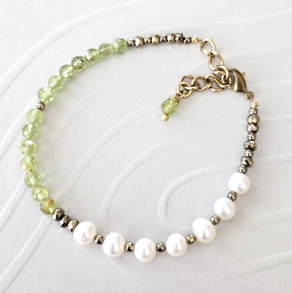 August Birthstone Bracelet / Peridot and Pearls Gold or Silver / August Birthday Gift