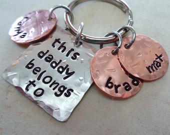 This Daddy Belongs To Personalized Keychain - Father's Day Gift - Custom Names Dad Gift - Papa Nonno Keychain - Gift for Him