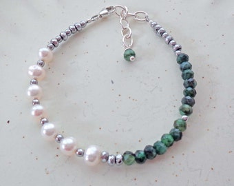 May Birthstone Bracelet / Emerald and Pearls Bracelet / Gold or Silver Emerald Pearl Jewelry / May Birthday Gift