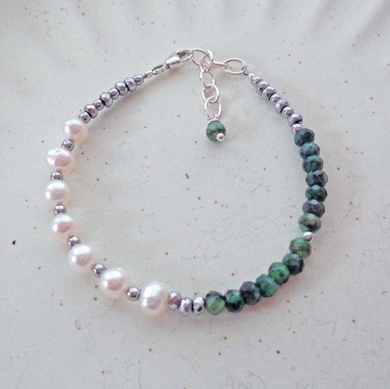 May Birthstone Bracelet / Emerald and Pearls Bracelet / Gold or Silver Emerald Pearl Jewelry / May Birthday Gift