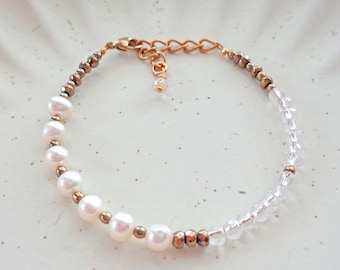 April Birthstone Bracelet / Clear Quartz & Pearls Bracelet / Gold or Silver Pearls and Quartz Jewelry /April Birthday Gift