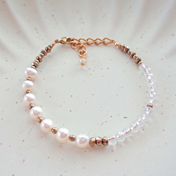 April Birthstone Bracelet / Clear Quartz & Pearls Bracelet / Gold or Silver Pearls and Quartz Jewelry /April Birthday Gift