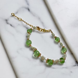 Beaded Flower Bracelet | Daisy Flower Bracelet | Handmade Jewelry | Dainty Bracelet | Glass Bead | Adjustable Bracelet | High Quality