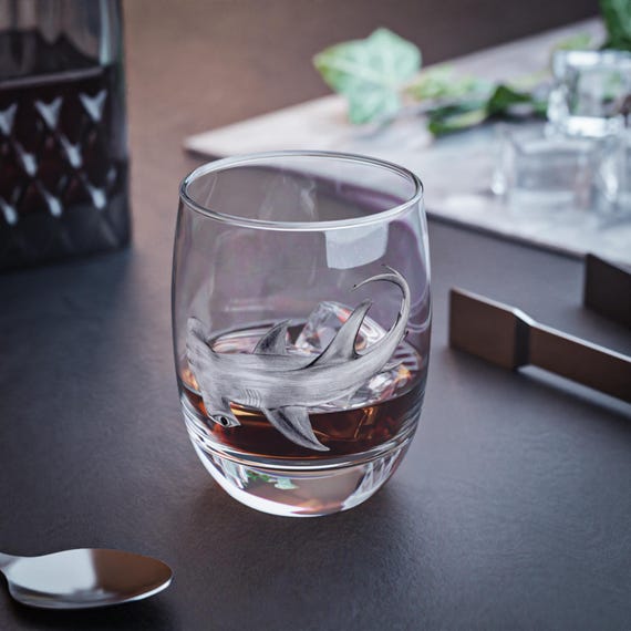 Gobelet en verre borosilicate avec REQUIN en verre coloré à l'intérieur. | WD Lifestyle Gobelet en verre borosilicate avec REQUIN en verre coloré à l'intérieur. | WD Lifestyle