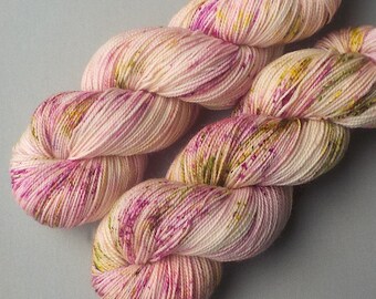 Hand Dyed Sock Yarn Superwash Merino Nylon Knitting Yarn - Rosebud Speckle 400 yards