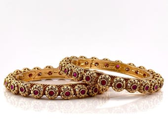 Red Stone Flower Pattern Bangles in Rajwadi Finish (Size:2.6)