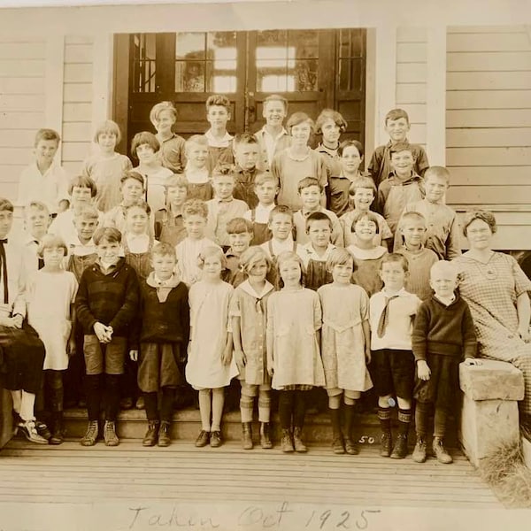 Original 1925 school photo with darling children on steps of  school