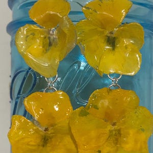 Echte Stiefmütterchen Ohrringe: UV-Resin, Sterlingsilber vergoldet