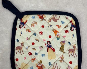 Disney Snow White  Pot Holder