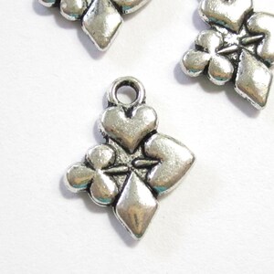 12 breloques fleur de lys argent antique 18 x 14 mm Mardi gras de la Nouvelle-Orléans, costumes pour cartes C9004