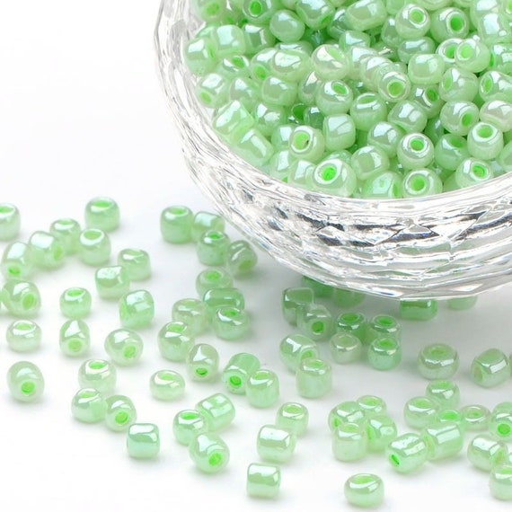 Glasperlen Undurchsichtig 4mm Grün Metallisch 20g 6/0 Glasperlen Undurchsichtig 4mm Grün Metallisch 20g 6/0