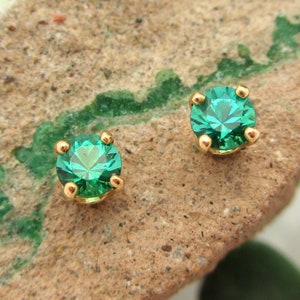 Platinum and emerald earrings best sale