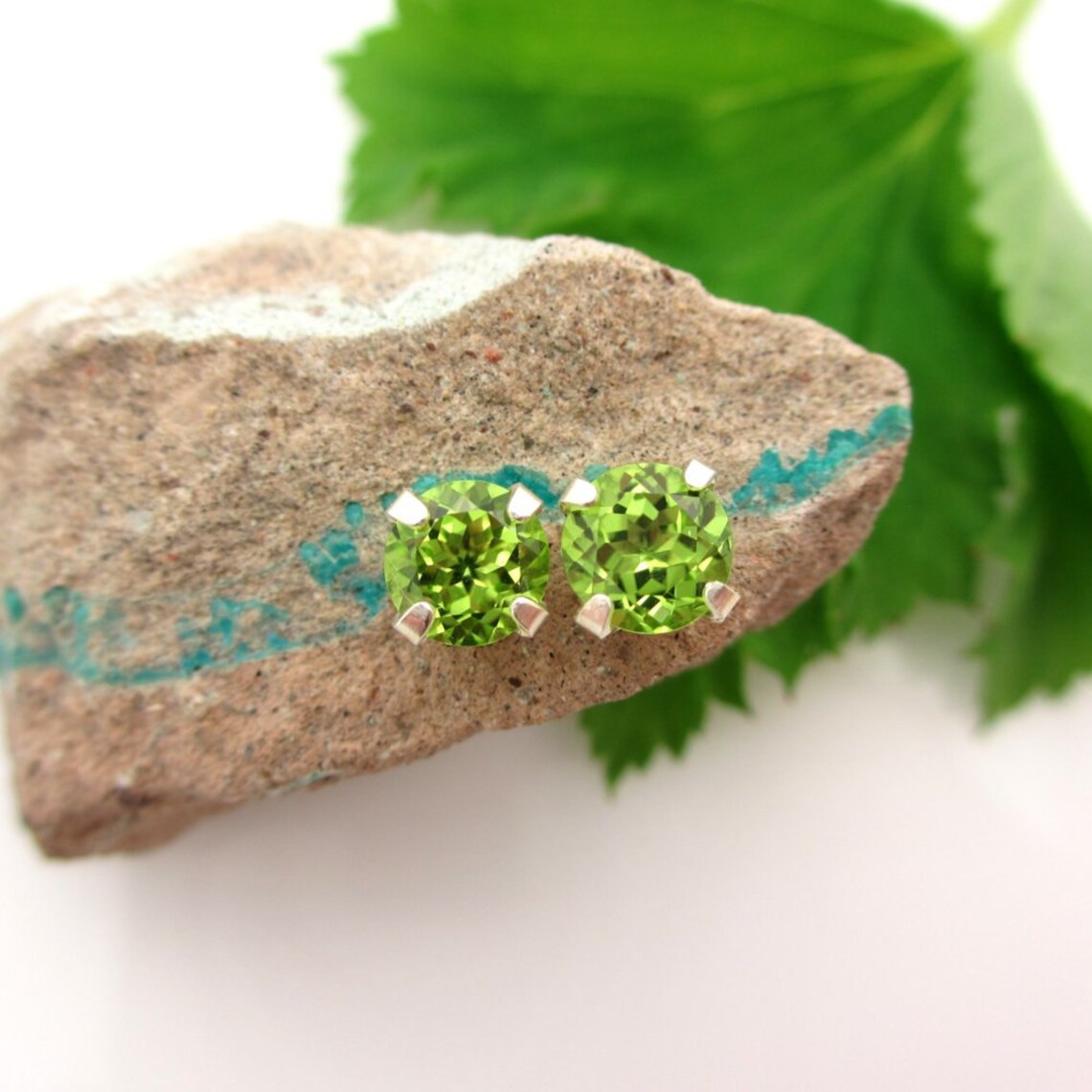 Peridot studs Clearance