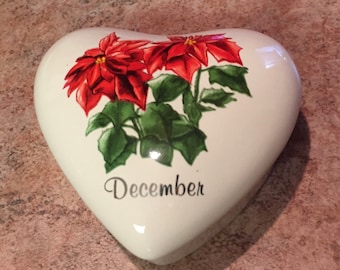 Russ Berrie & Company Beige Ceramic Heart Poinsettia Trinket Box #9213 December