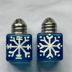 Snowflake snowflakes Hand painted mini salt and pepper shakers  party favors