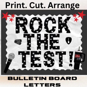Könnte beinhalten: Schwarz-weiße, druckbare Buchstaben für die Pinnwand, die "ROCK THE TEST!" mit einem Sternenmuster buchstabieren. Die Buchstaben sind von einem weißen Hintergrund mit roten Sternen und anderen Klassenzimmer-Dekorationen umgeben.