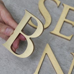 Letras e logotipos personalizados em latão maciço | Acabamento em ouro antigo escovado ou polido | Uso externo | Placas de parede com números e símbolos | 5 mm/8 mm de espessura