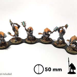 May include: Six miniature figures of grey and orange lizard-like creatures with blue and gold weapons, standing on black bases, arranged in a curved line on a black base with a 50 mm diameter. The text "x6" is visible in the image.