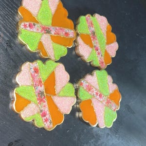 Handmade Resin Coasters – Colorful Floral Patchwork Design | Glitter Coaster Set of 4 | Unique Scalloped Coasters | Gift for Her