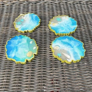 Beach Vibes Resin Coaster Set – Handmade Ocean Wave & Seashell Decor