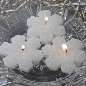 Set of 10 White Snowflake floating candles dinner party wedding reception table centerpiece décor winter wonderland decoration