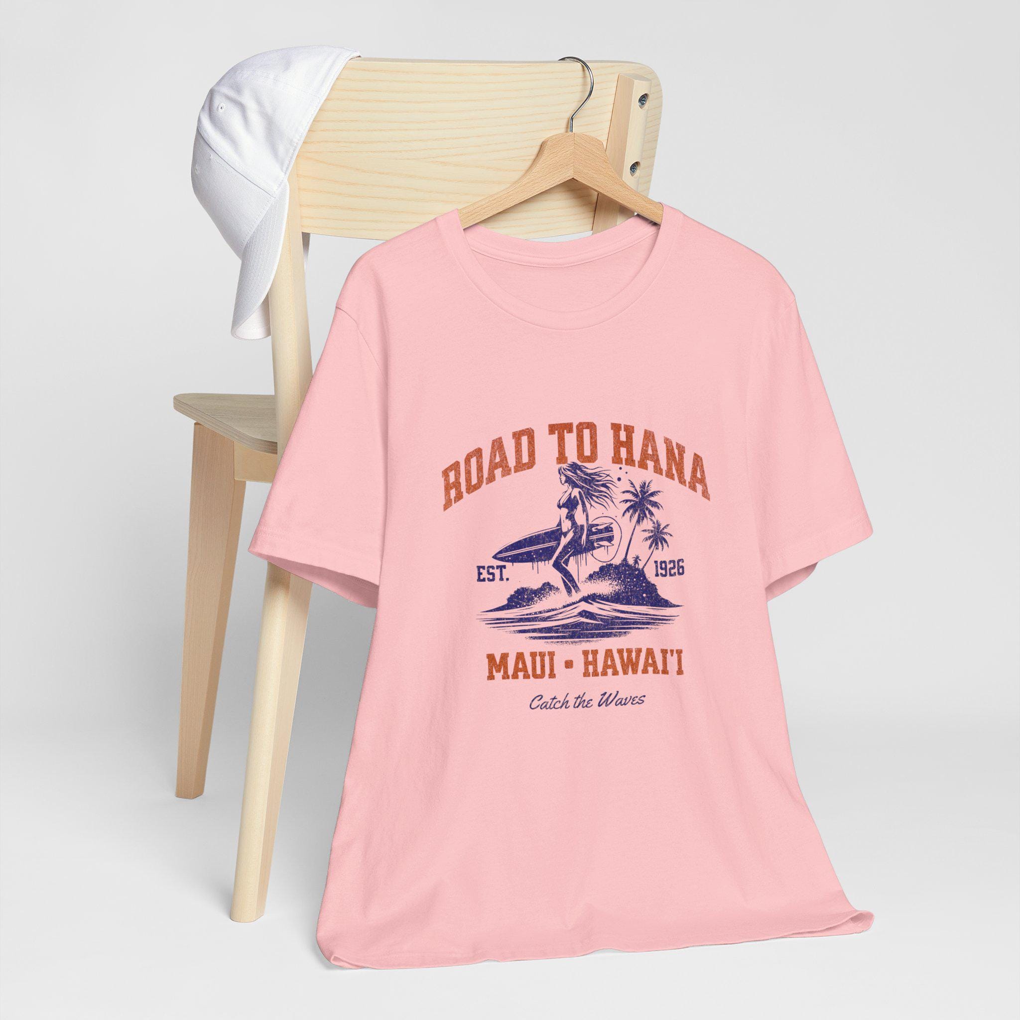 Road to Hana Woman Surf Tee - Maui Hawaii Vintage Style Unisex