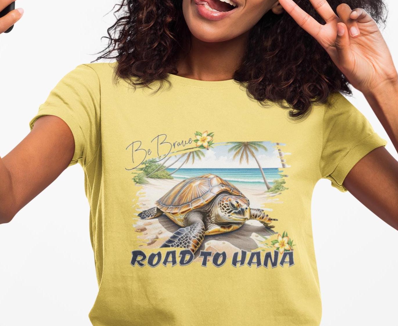 ロード・トゥ・ハナ・マウイ・ハワイ ウミガメ ビー・ブレイブTシャツ