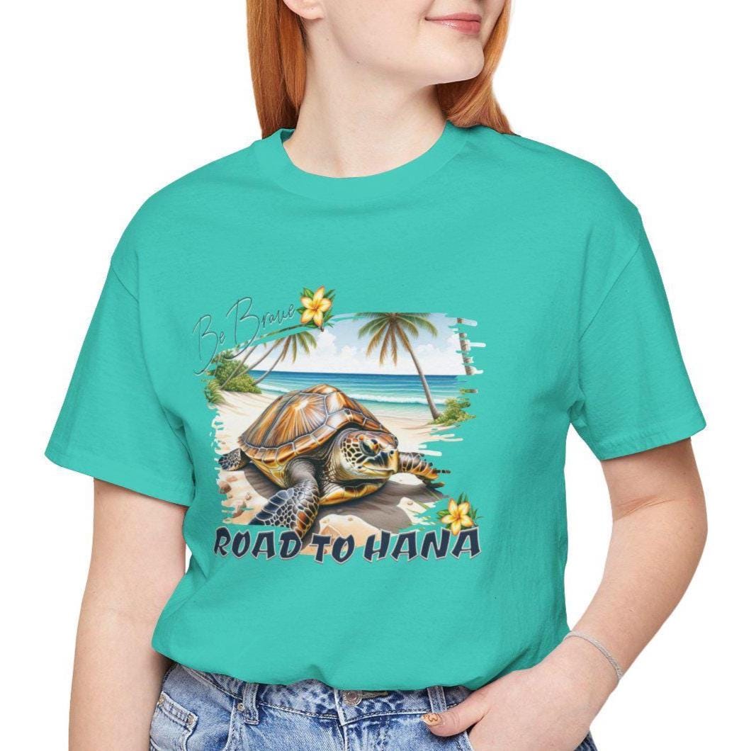 ロード・トゥ・ハナ・マウイ・ハワイ ウミガメ ビー・ブレイブTシャツ