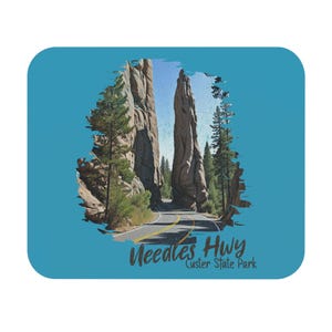 Needles Hwy Maus Pad - Custer State Park, Schreibtisch Dekoration, Gaming Zubehör, Geschenk für Naturliebhaber, Arbeit von zu Hause aus, Black Hills, South Dakota