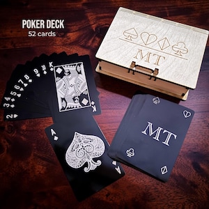Personalized Metal Playing Cards | Poker Cards with Engraved Wooden Box | Personalisierte Metall Spielkarten | Poker Geschenk