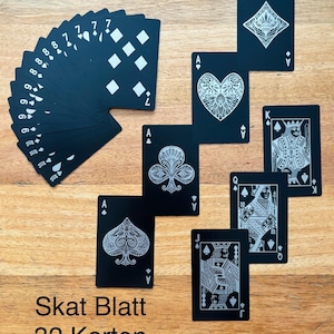 Skat Spielkarten Metall Set personalisiert |  Skatblatt schwarz | Luxus Spielkarten 32 Karten Aluminium volleloxiert, Kartenset persönlich