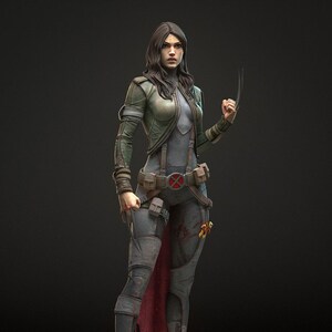 Peut inclure: Figurine détaillée d'un personnage féminin en veste verte, combinaison grise et ceinture utilitaire. La figurine a de longs cheveux bruns et tient des griffes métalliques. La boucle de ceinture comporte un symbole "X".