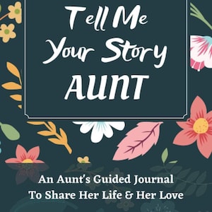 Puede incluir: Un diario con un fondo verde oscuro y detalles florales. La portada presenta el texto "Tell Me Your Story AUNT" en escritura blanca. Debajo, se lee "An Aunt's Guided Journal To Share Her Life & Her Love."