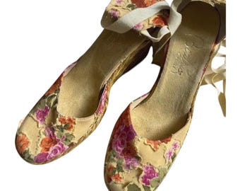 Vintage Beatrice Firenze espadrilles met bloemenprint en sleehak | Gele rozenpatchwork sandalen met enkelbandje (EU 40)