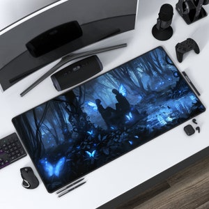 Nacht der Feen, Leuchtende Schmetterlinge | Dunkelblau | Wildnis von Eldraine inspiriert | Schreibtischunterlage | Mousepad | Schützende Krabbeldecke | Spielen/Büro