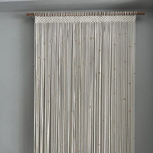 Tenda in macramè con perline di legno: divisorio per ambienti in stile boho, copriporta o finestra