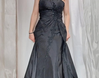 Zwarte strapless avondjurk – details met kralen